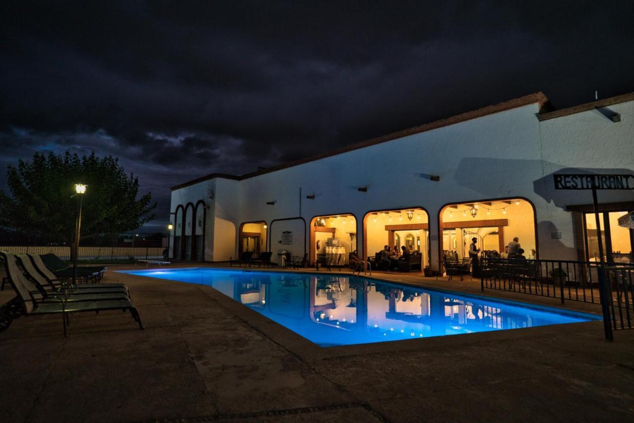 Hotel Hacienda Nuevo Casas Grandes Exteriör bild
