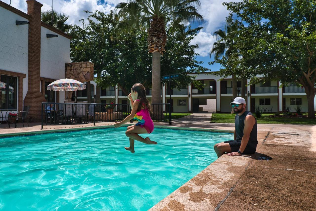 Hotel Hacienda Nuevo Casas Grandes Exteriör bild
