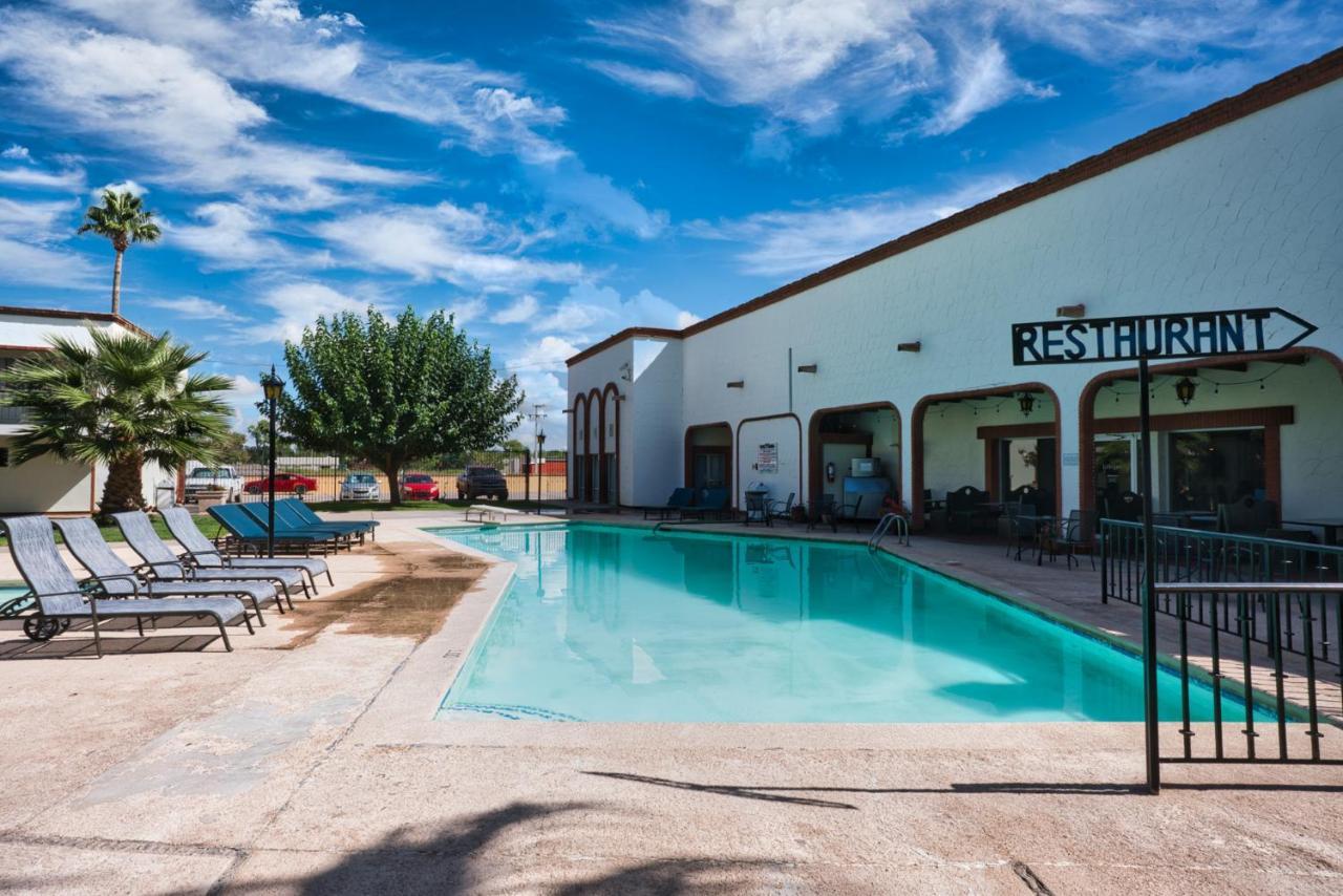 Hotel Hacienda Nuevo Casas Grandes Exteriör bild