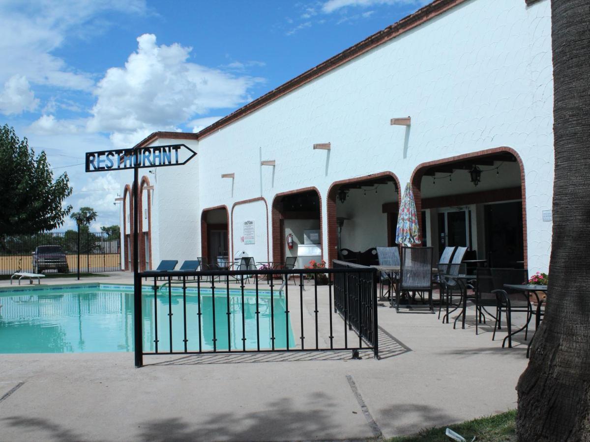 Hotel Hacienda Nuevo Casas Grandes Exteriör bild